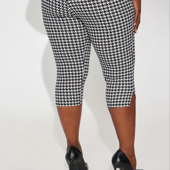 Delaney Houndstooth Pattern Capri Pant - Picture 3 of 3